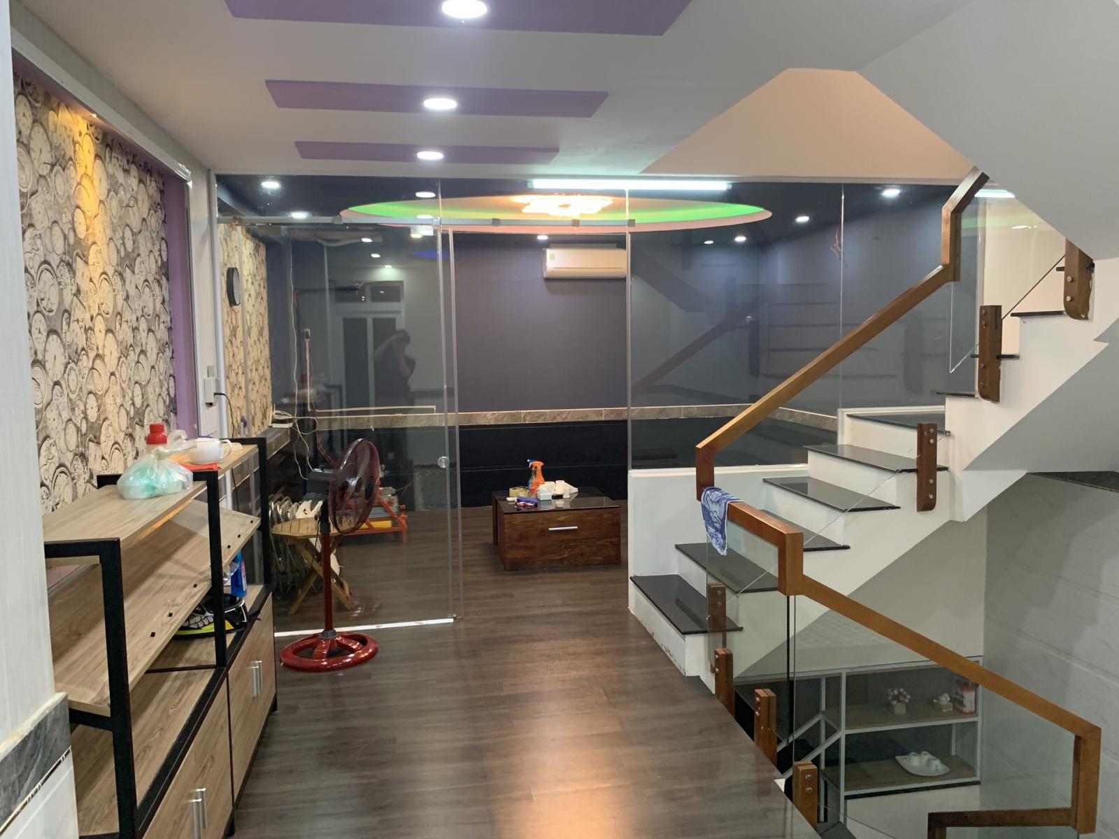 Cho thuê nhà 1 trệt 2 lầu ngay Ngã Tư Giếng Nước giá 9tr/tháng, nội thất đầy đủ 11319473