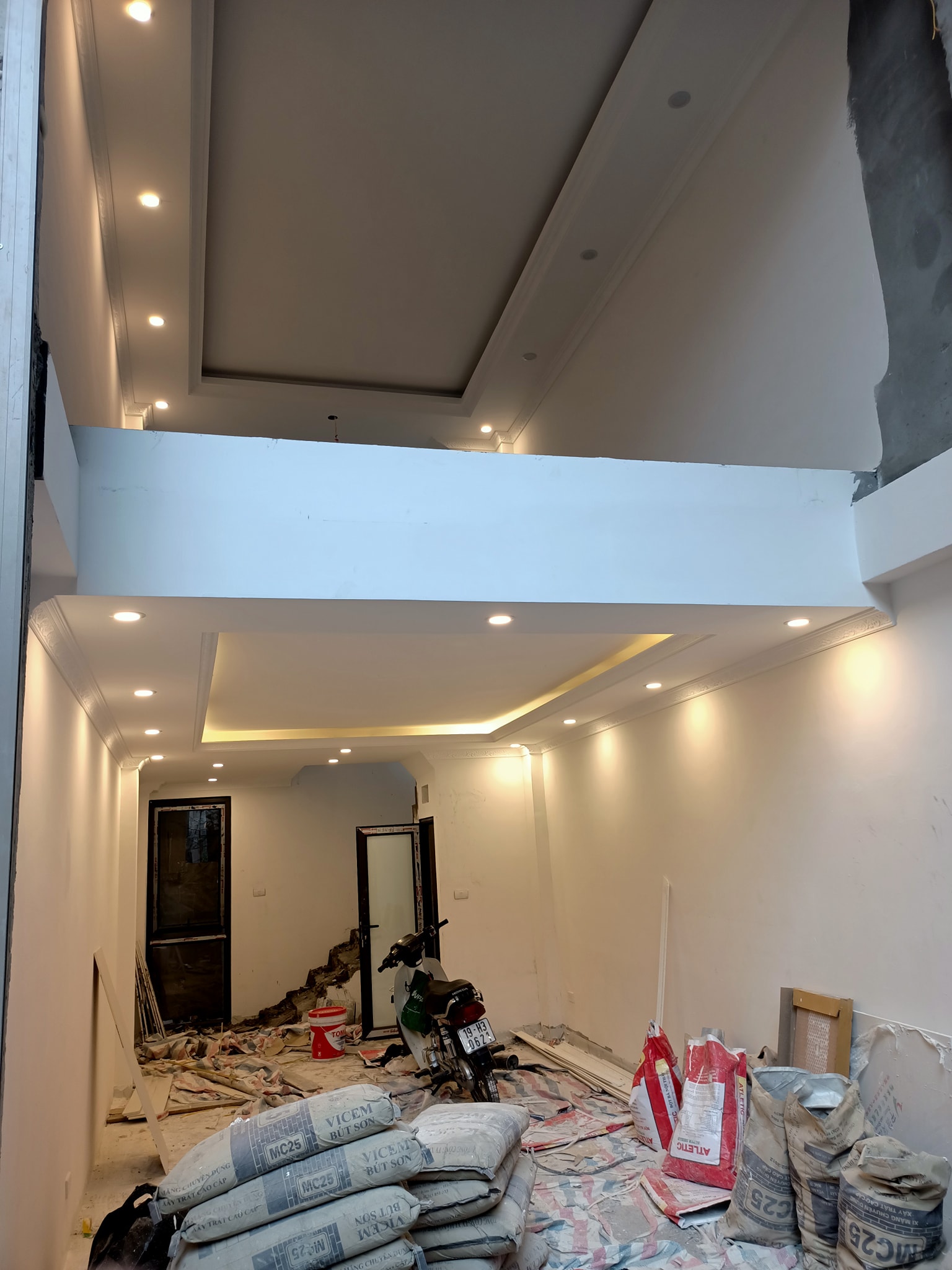 Nhà mới đẹp phân lô góc Nguyễn Khang - Ô tô - 35m2 5 tầng - Hơn 5 tỷ

 11331834