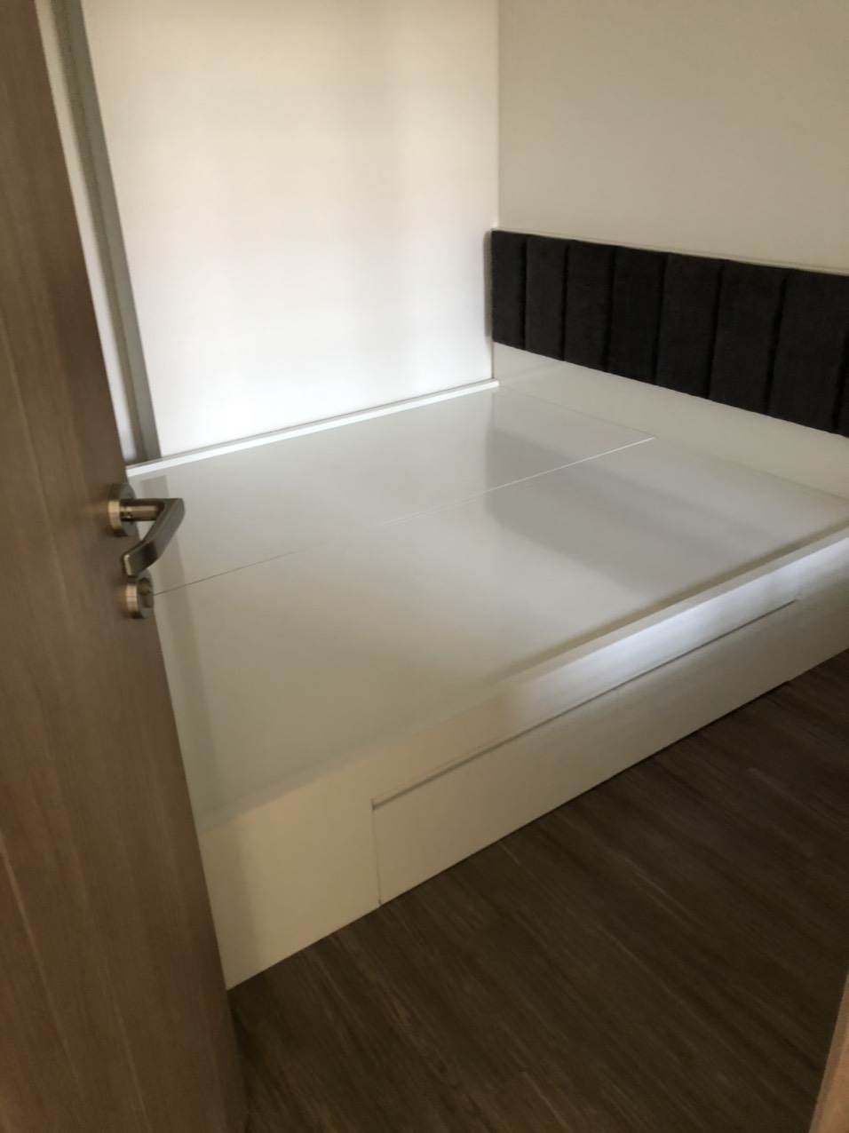 Muốn chuyển sang căn rộng hơn nên để lại căn 2PN 2vs giá rẻ nhất Vinhomes Smart City. Xem nhà: 096 11357030