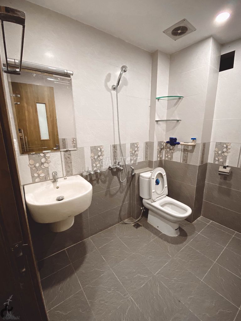 Cho thuê căn hộ dịch vụ mini tầng 8 view hồ Huy Văn đường Văn Chương 2, Đống Đa, Hà Nội 11385446