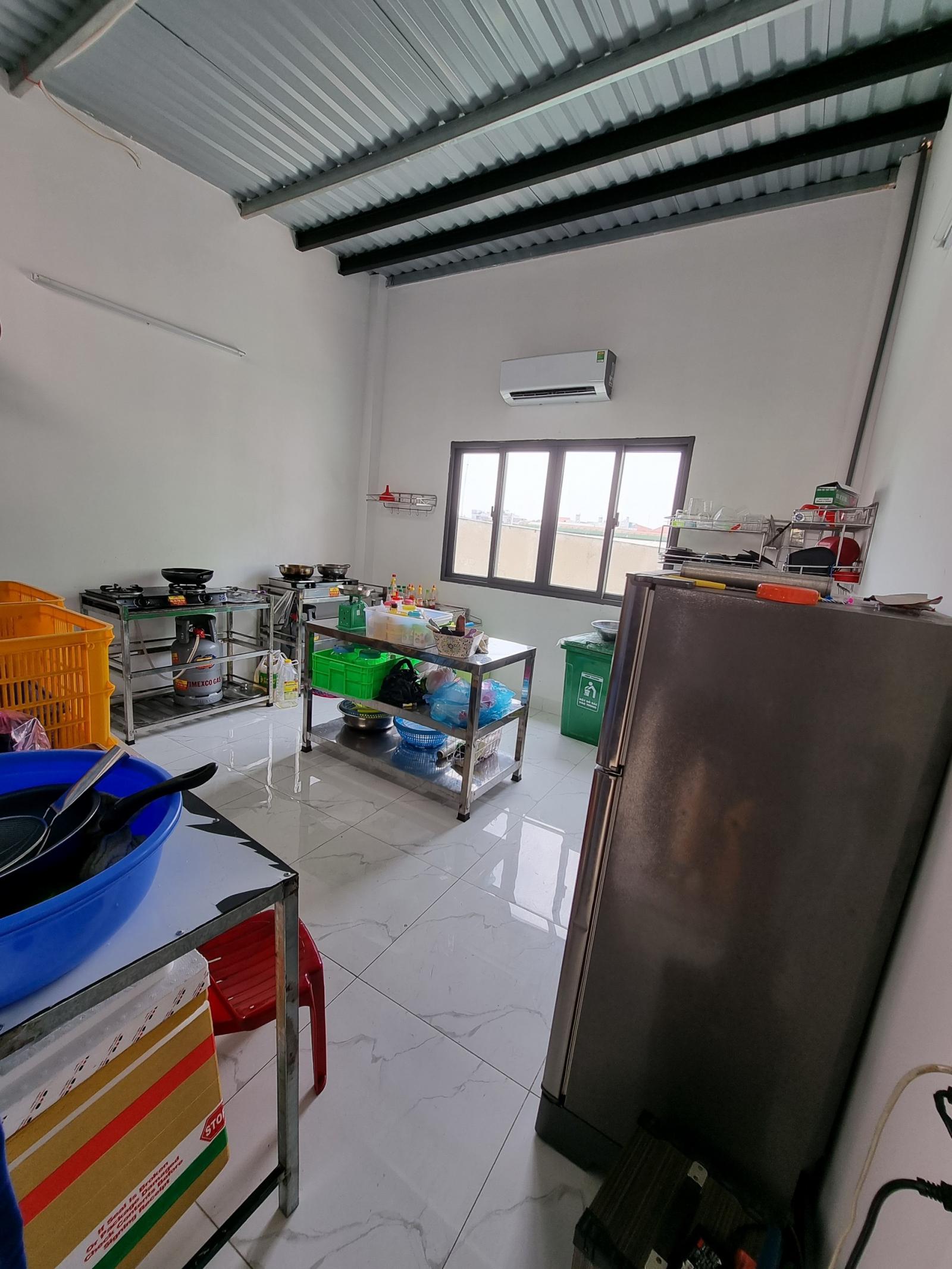 MÌNH CẦN SHARE LẠI LẦU 1 VÀ LẦU 2 GỒM 3 PHÒNG VÀ 1 SÂN THƯỢNG NHÀ MT LÊ VĂN QUỚI - BÌNH TÂN - DO 11409762