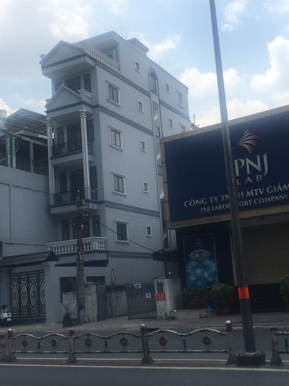 Bán Nhà 3 Mặt Tiền,100 m2,Gía 32.8 Tỷ ,Phan Đăng Lưu, P.3, Quận Phú Nhuận ,HCM. 11435163