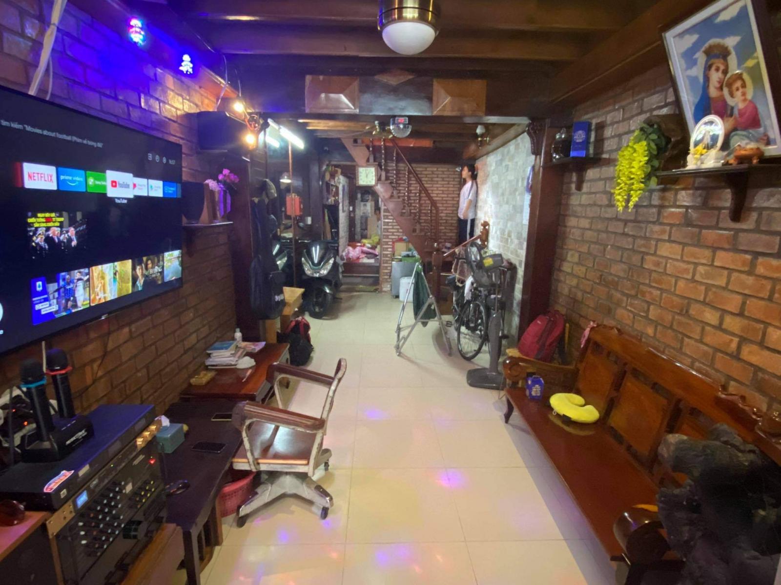 TÔI CHÍNH CHỦ CẦN BÁN NHÀ GỖ NGUYÊN CĂN 3 TẦNG MẶT TIỀN PHÓ ĐỨC CHÍNH, P1, BÌNH THẠNH. LH: 11444598