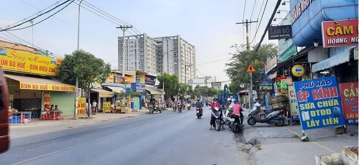 Bán nhà mặt tiền đang kinh doanh Lê Văn Khương, Hóc Môn, 300m2 (10x30m), giá 18 tỷ. 11446634