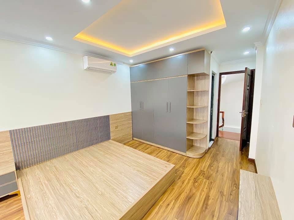 BÁN NHÀ LẠC LONG QUÂN. KINH DOANH, CHO THUÊ SẦM UẤT. DT 90 M2. 4 TẦNG. GIÁ 12.5 TỶ 11484477