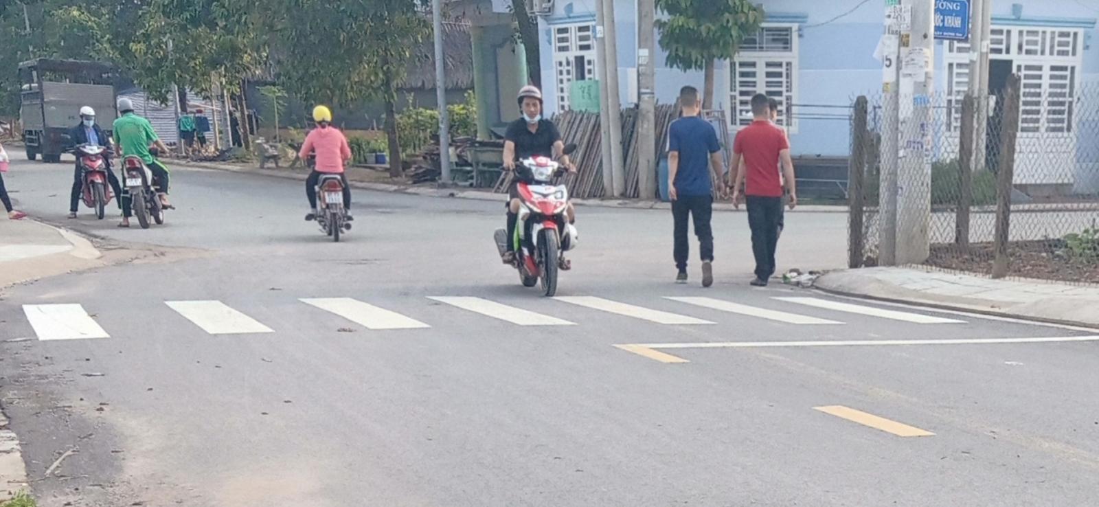 CHÍNH CHỦ BÁN GẤP LÔ ĐẤT MẶT TIỀN NGÃ BA ĐƯỜNG NHỰA TÂN PHƯỚC KHÁNH , TÂN UYÊN, BÌNH DƯƠNG. LH 0977 11506721