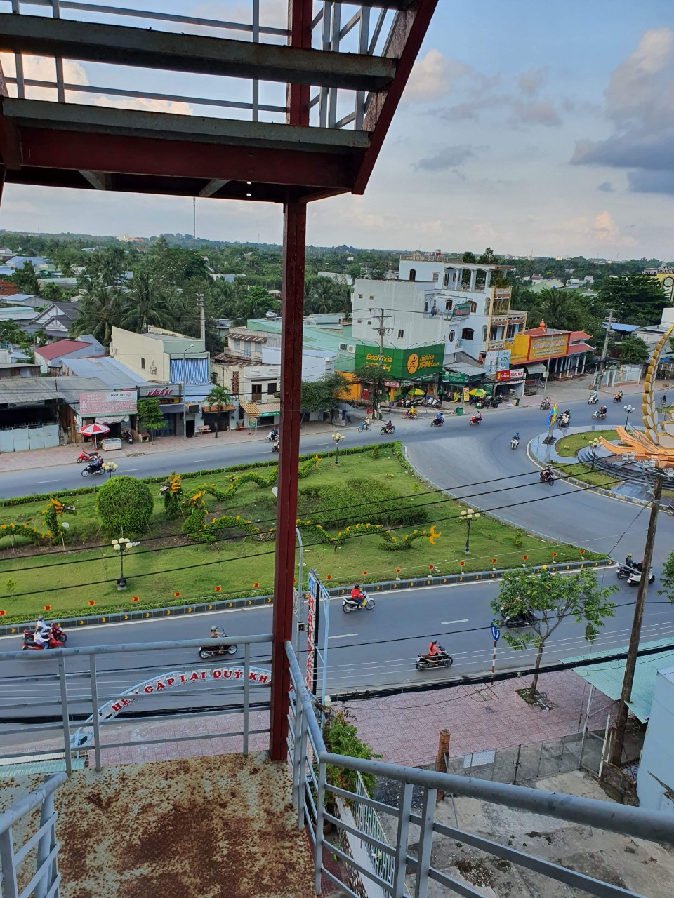 Khách sạn đang hoạt động,doanh thu trung bình 200tr/tháng. 11547478