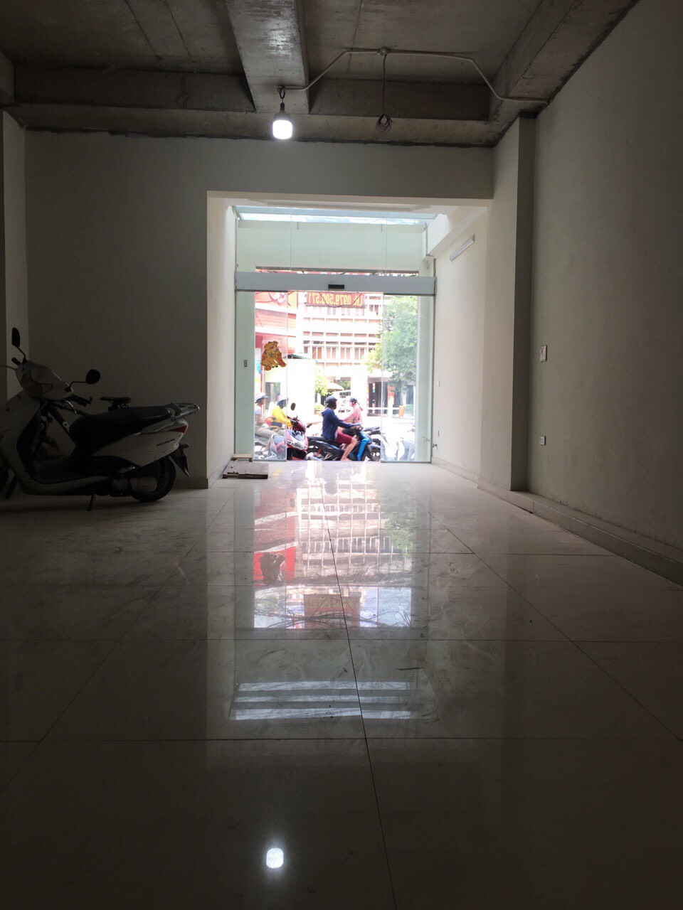 Cho thuê nhà mặt phố số 30 Trương Đinh, gần Chợ Mơ, Hai Bà Trưng, Hà Nội 11549737