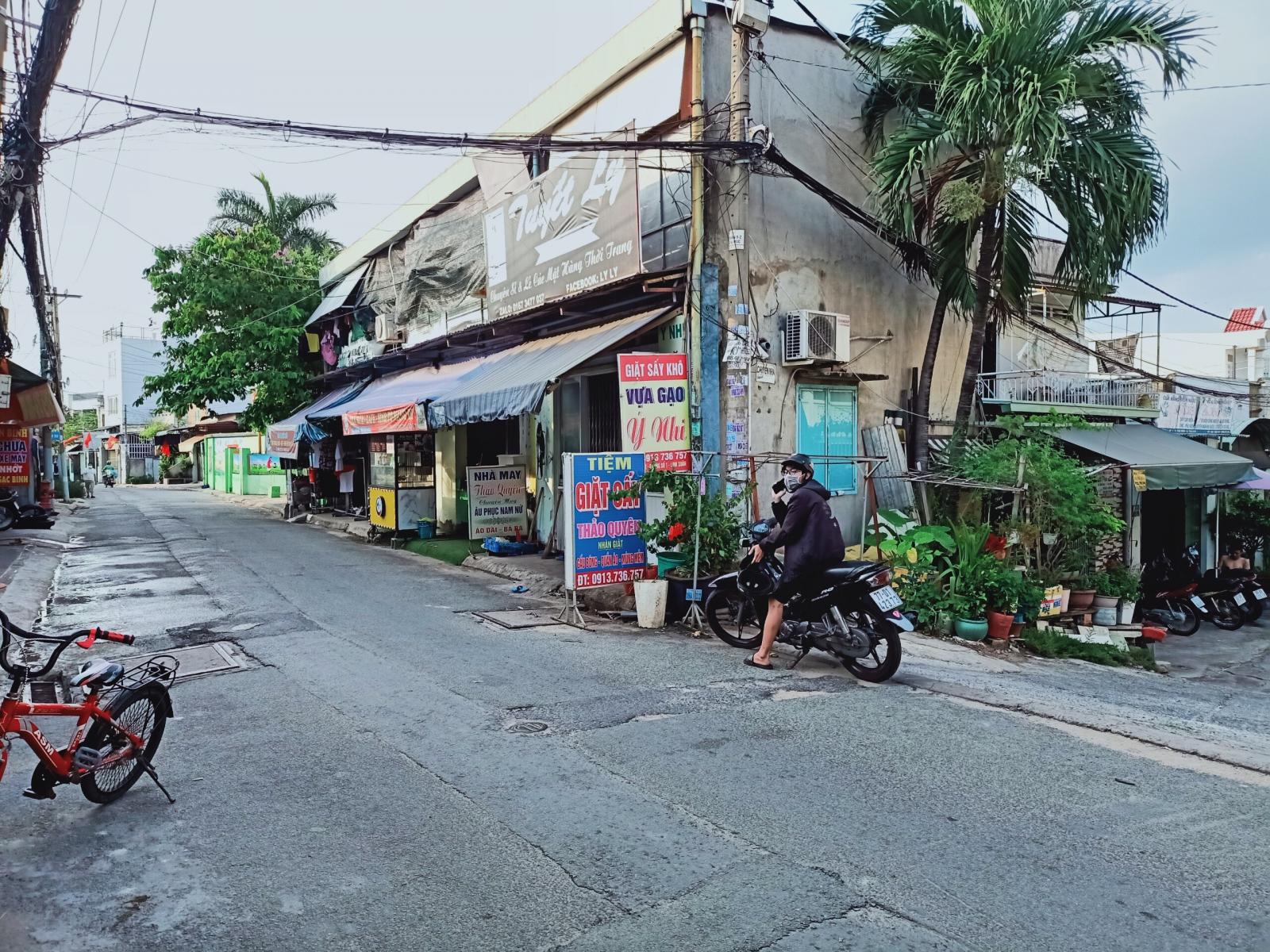 Bán nhanh lô đất ngay ngã tư Linh Xuân, TP.Thủ Đức, DT 74m2 (4 x 18,5) giá 4,2 tỷ 11551403