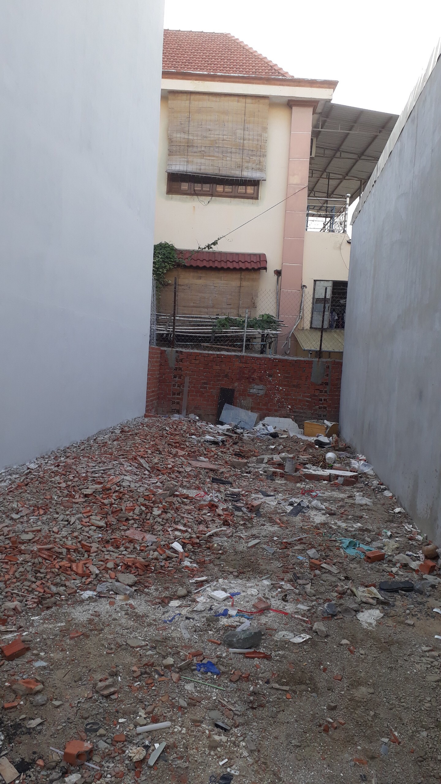 Bán nhanh lô đất ngay ngã tư Linh Xuân, TP.Thủ Đức, DT 74m2 (4 x 18,5) giá 4,2 tỷ 11551403