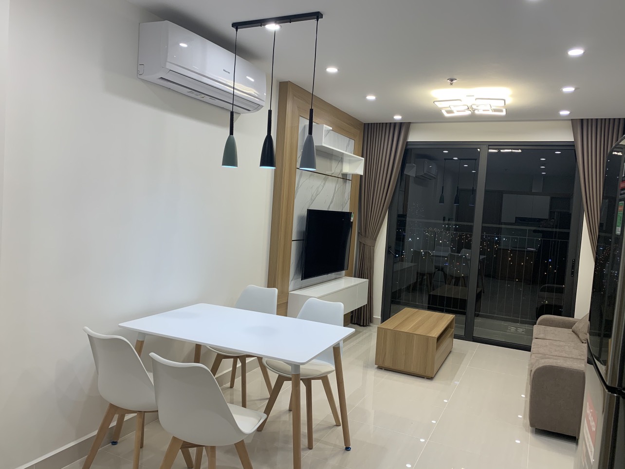 Chủ nhà người nước ngoài cần cho thuê căn hộ Vinhomes Smart City, 2PN1WC, mới hoàn thiện nội thất. 11556339