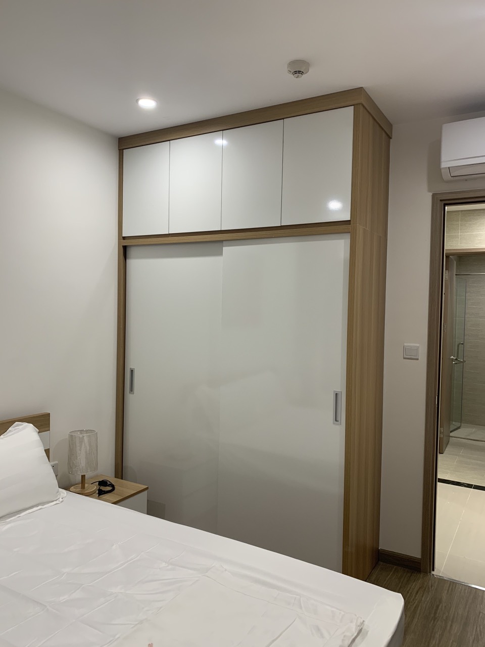 Chủ nhà người nước ngoài cần cho thuê căn hộ Vinhomes Smart City, 2PN1WC, mới hoàn thiện nội thất. 11556339