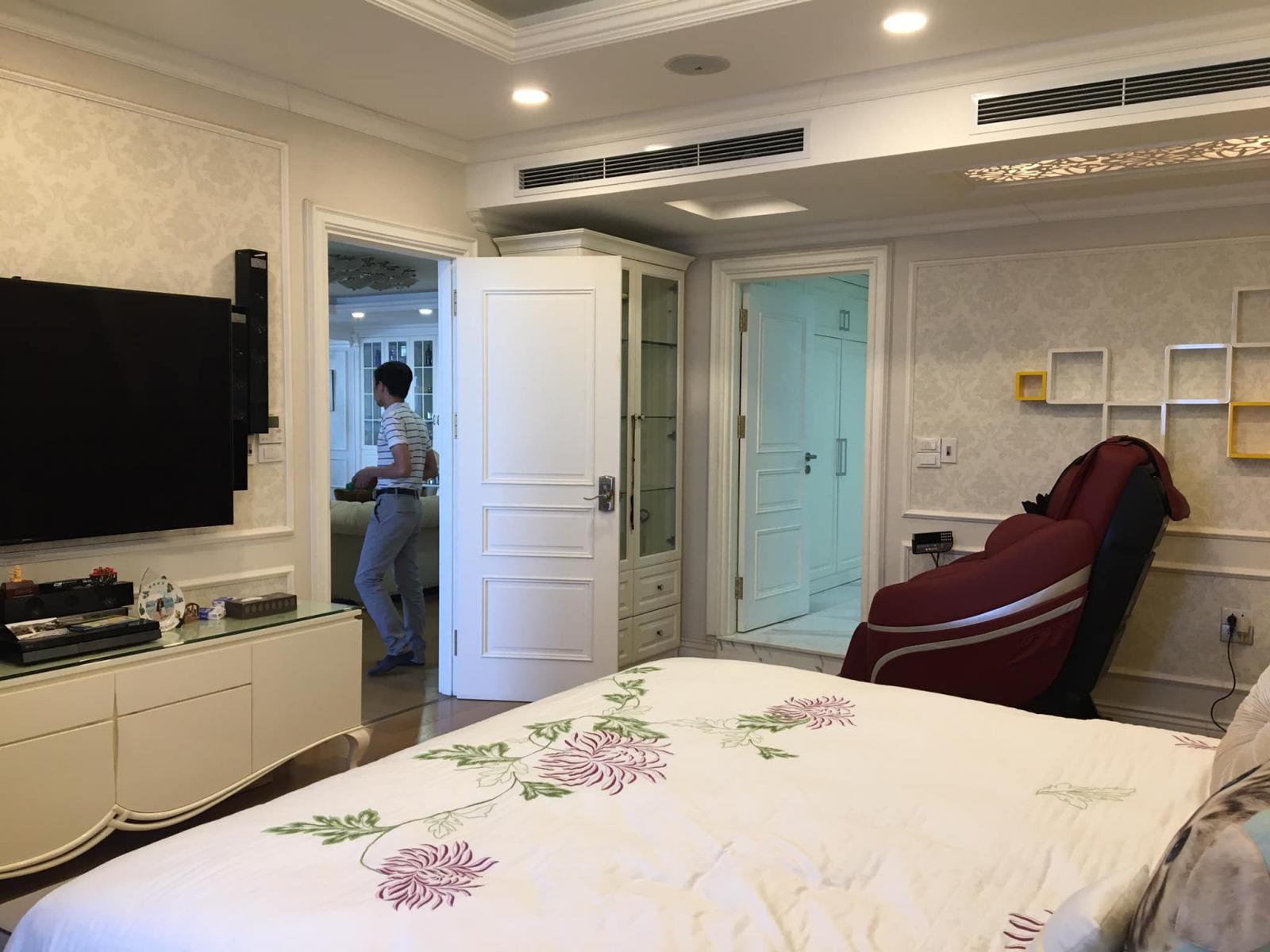 Cho thuê căn hộ chung cư Vinhomes Nguyễn Chí Thanh, 170m2, 3 phòng, full nội thất, Lh: 0974429283 11803035