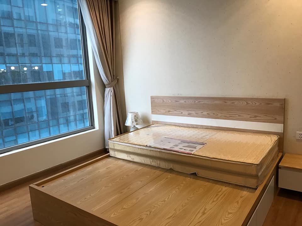 Cho thuê căn hộ chung cư Vinhomes Nguyễn Chí Thanh, 3 phòng ngủ, đầy đủ nội thất 11803028