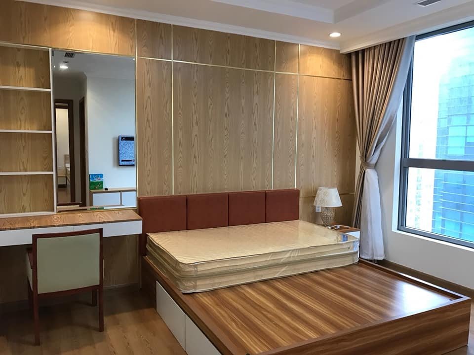 Cho thuê căn hộ chung cư Vinhomes Nguyễn Chí Thanh, 3 phòng ngủ, đầy đủ nội thất 11803028