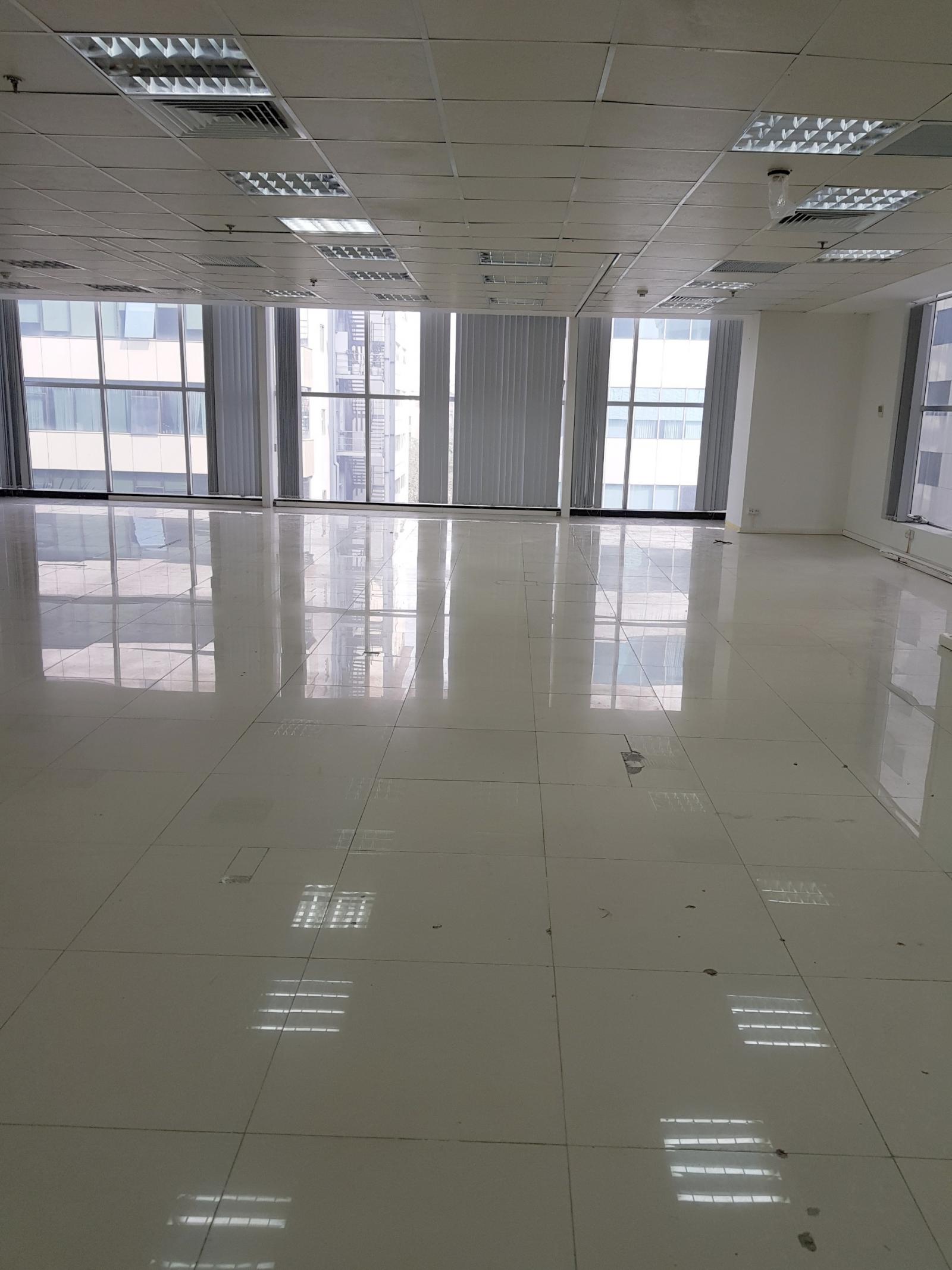 Cho thuê sàn vp diện tích 160m tại tòa nhà VMT Duy Tân, giá hợp lý. Lh 0989790498 11651402