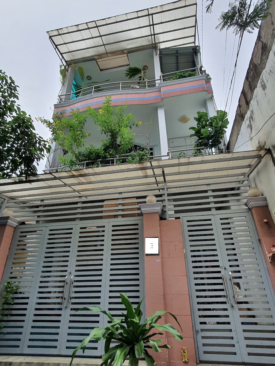 Ngộp BANK bán gấp nhà HXH Lương Thế Vinh Tân Phú 118m2(6x20x3T) 7.3 tỷ. Bán đất tặng nhà 11669579