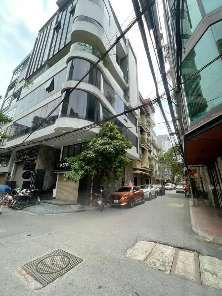 Bán nhà phố Nguyên Hồng  65m, mặt tiền 5,5m, giá 19,5 tỷ. 11712001