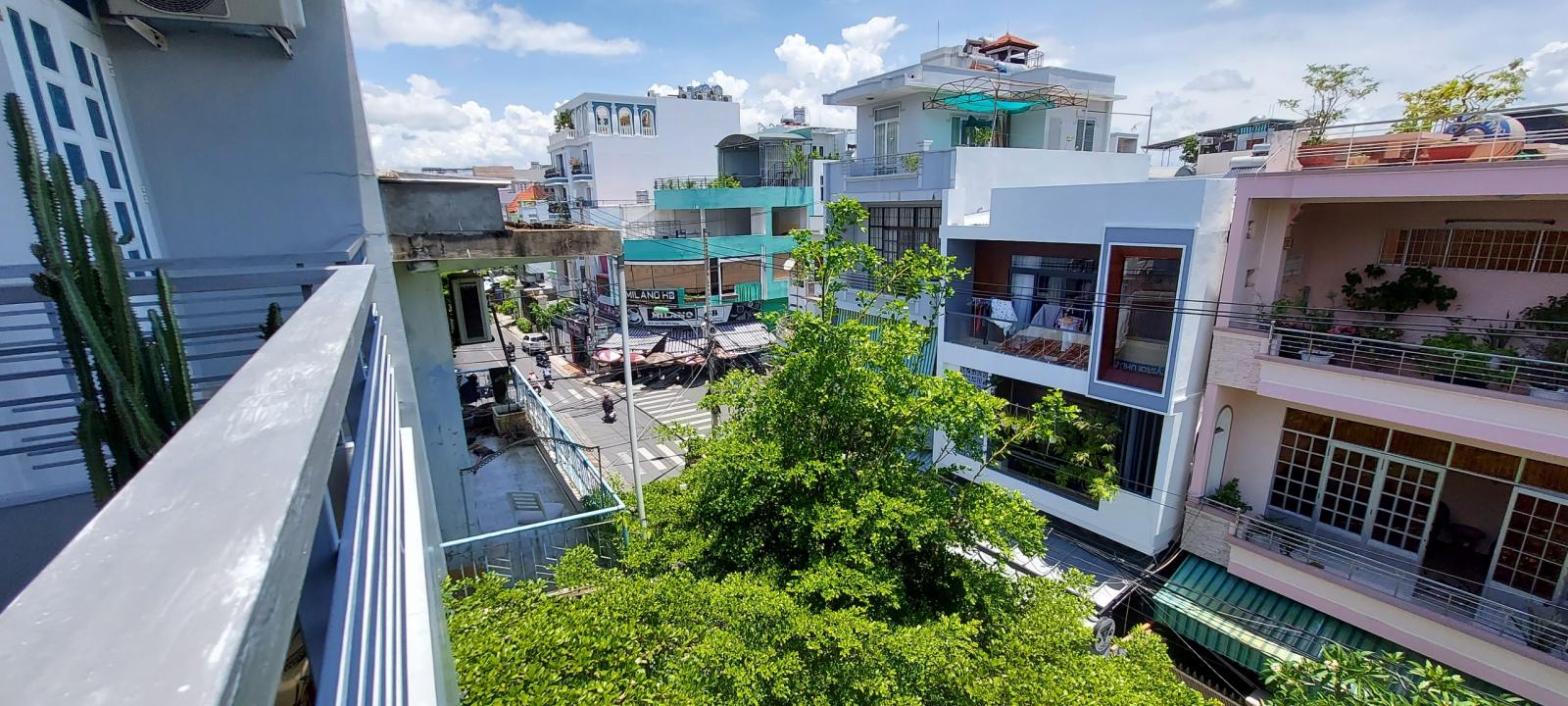   Cần cho thuê nhà nguyên căn (04 tầng) ngang 7m, mặt tiền đường Trần Bình Trọng, phường Phước Tiến, Tp Nha Trang.    11720096