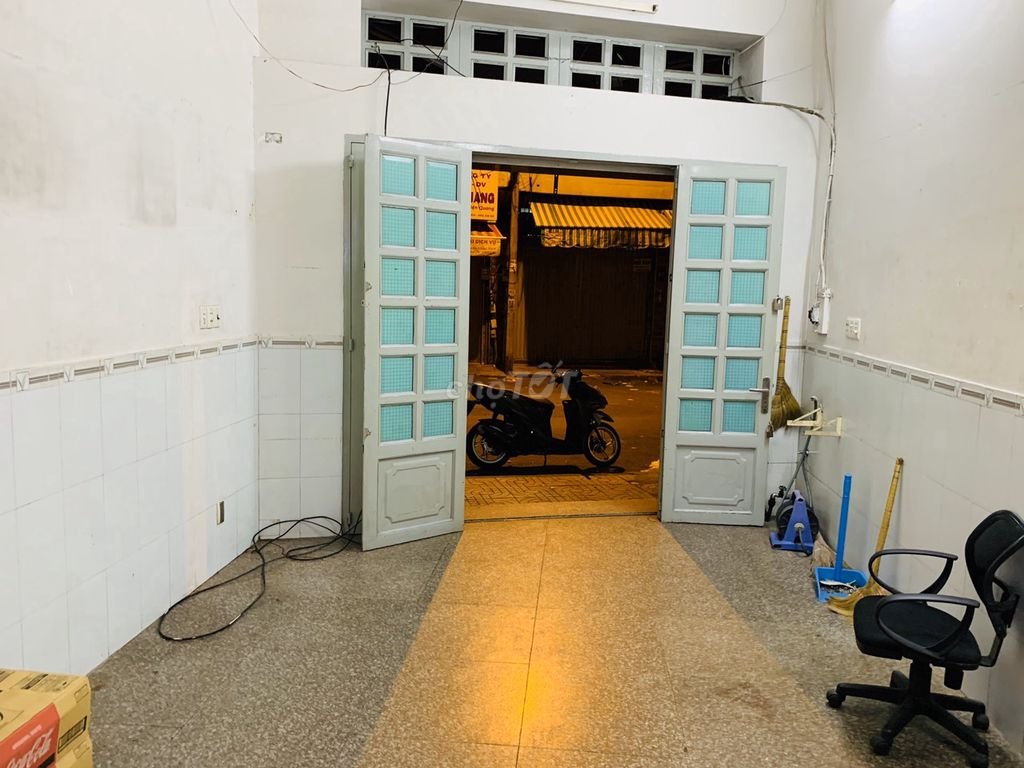 CHO THUÊ MẶT BẰNG NGAY TRUNG TÂM QUẬN 5 11722607