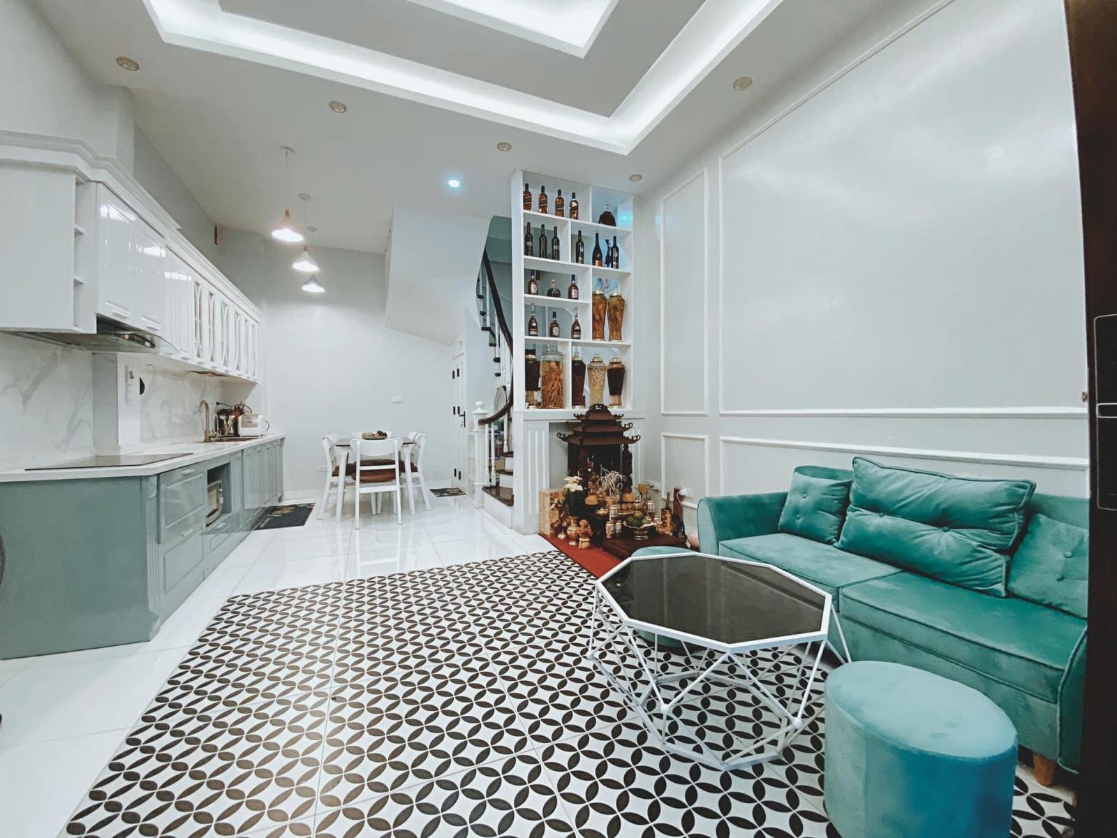 Bán nhà Tô Ngọc Vân SĐCC 210m MT12m giá 295tr/m 11779924