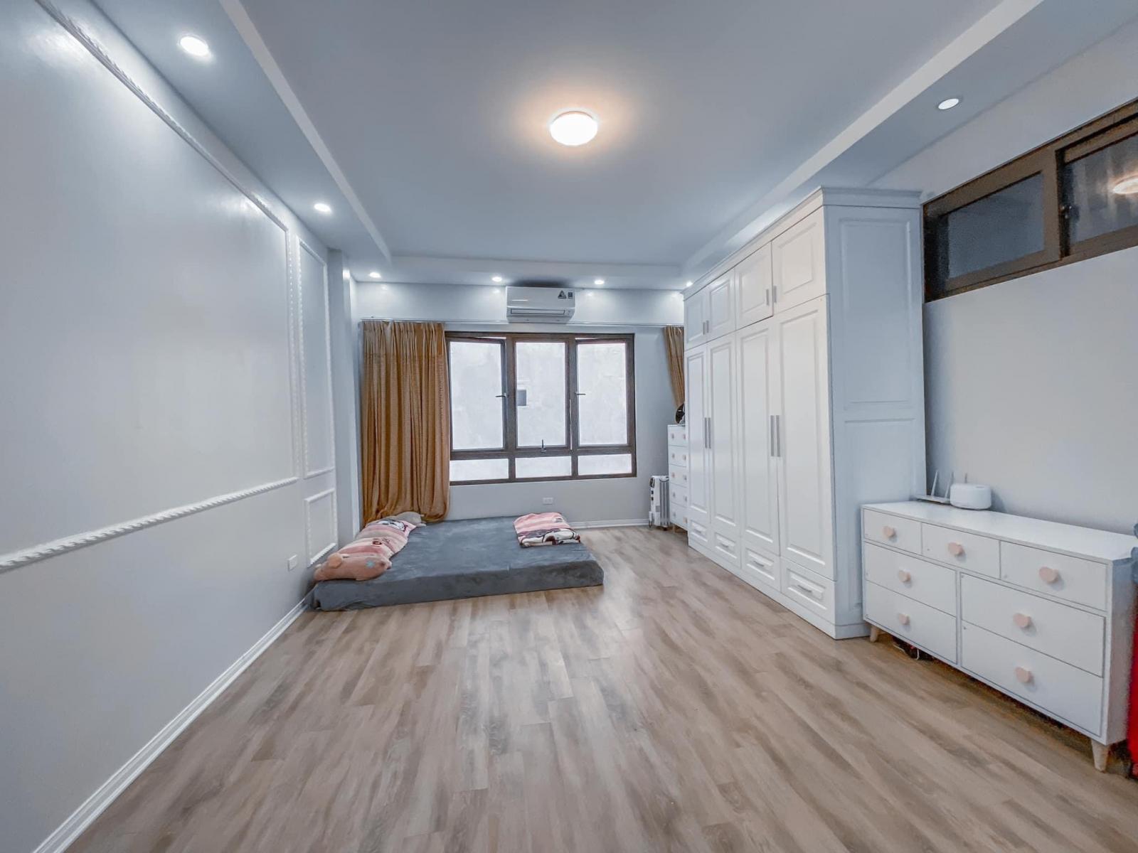 Bán nhà Tô Ngọc Vân SĐCC 210m MT12m giá 295tr/m 11779924