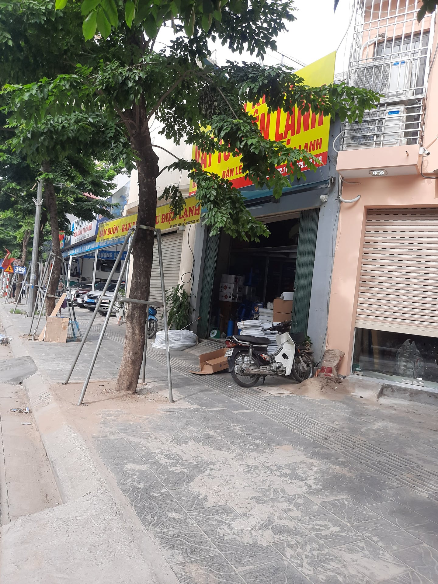 Bán nhà mặt phố Phạm Văn Đồng, 97m2 mặt tiền 5,5m, phố kd sầm uất, giá nhỉnh 200tr/m 11796407