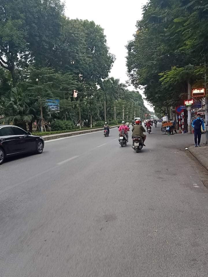 Bán nhà mặt phố Hoàng Quốc Việt 11799950