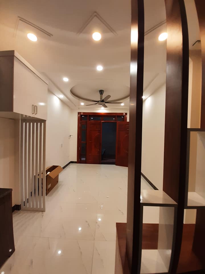 BÁN NHÀ RIÊNG ĐƯỜNG TRẦN THÁI TÔNG. Ô TÔ VÀO. KINH DOANH. DT 55m2. 5 TẦNG. GIÁ 7.8 TỶ 11835785