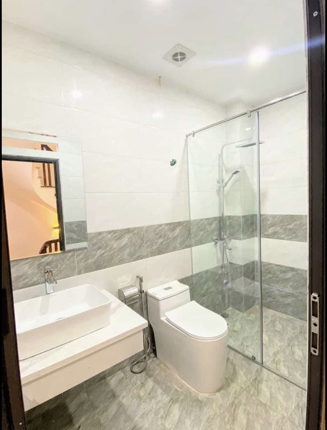 Bán nhà Nguyễn Hoang Tôn, Hàng xóm Ciputra, đầy đủ tiện ích, 36m2, 2,8 tỷ 11862556