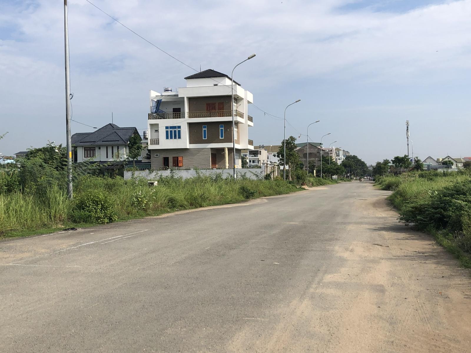 Chính chủ gửi bán lô đát Diện tích đất 300m, giá 76tr/m2, tại dự án Phú Nhuận, Q9 11863016