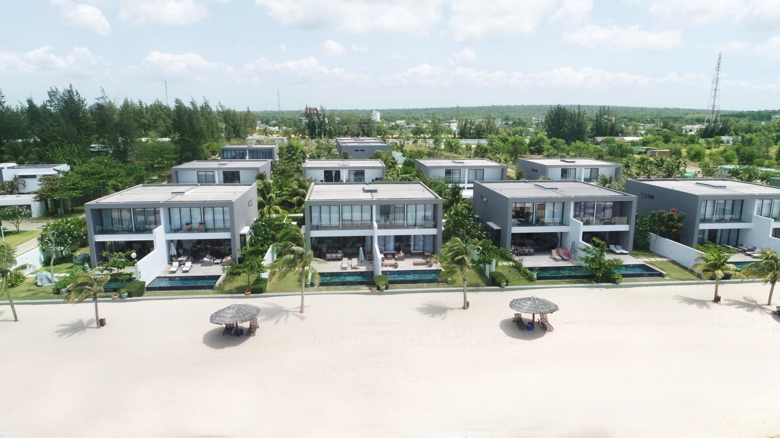 Bán biệt thự mặt tiền biển 5PN dự án Sanctuary Hồ Tràm dt 1080m2. LH 0912357447 11957245