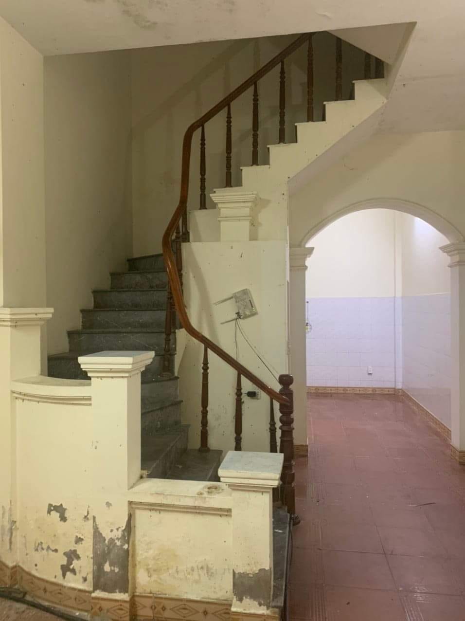 Bán nhà Hoàng Quốc Việt, 50m2, 4Tầng, M.Tiền: 3.9m Giá: 8.xx 12159211