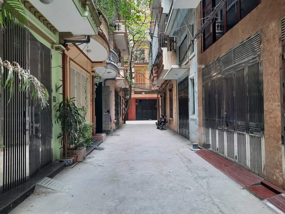 Bán nhà Hoàng Quốc Việt, 50m2, 4Tầng, M.Tiền: 3.9m Giá: 8.xx 12159211