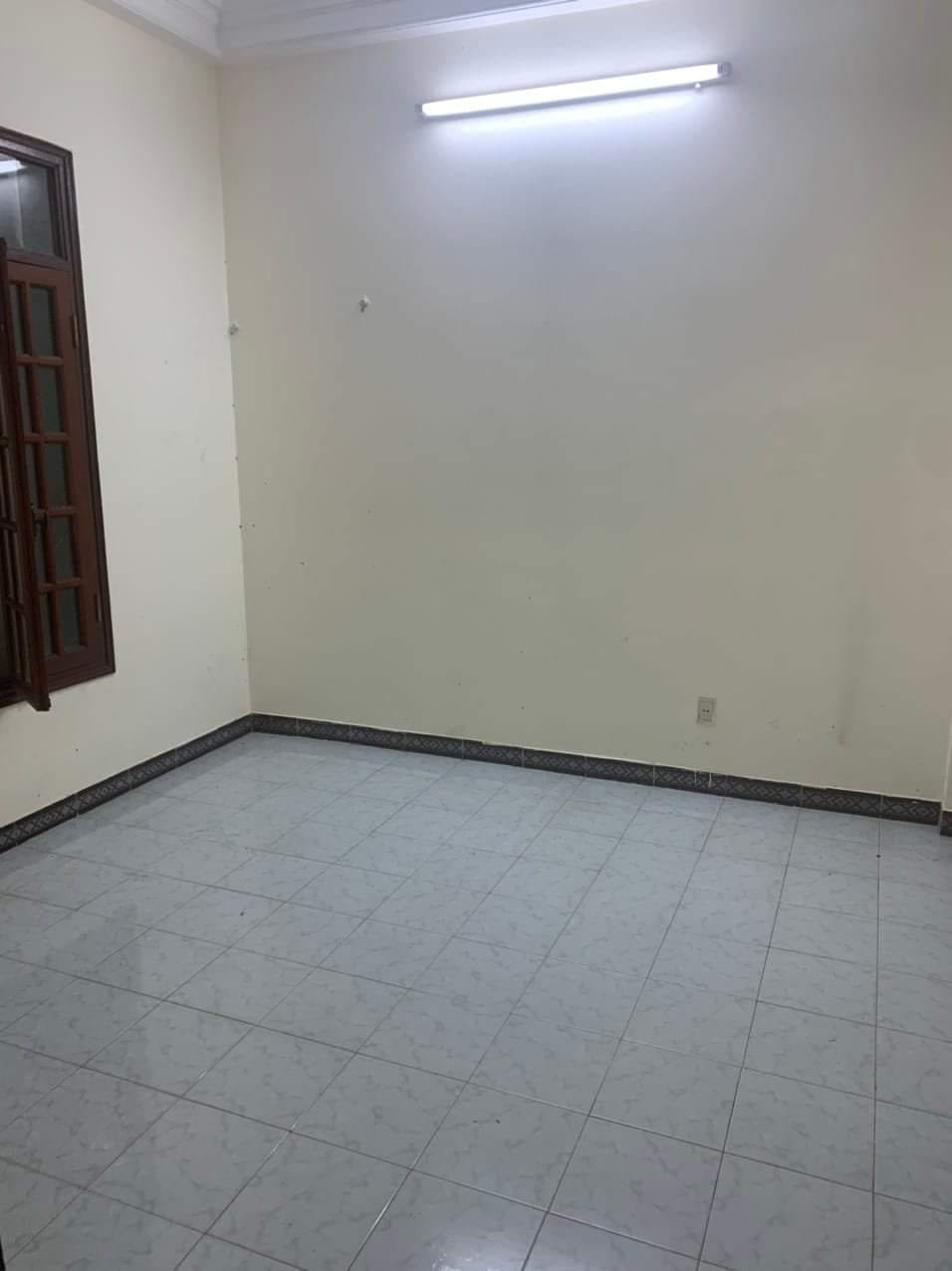 Bán nhà Hoàng Quốc Việt, 50m2, 4Tầng, M.Tiền: 3.9m Giá: 8.xx 12159211