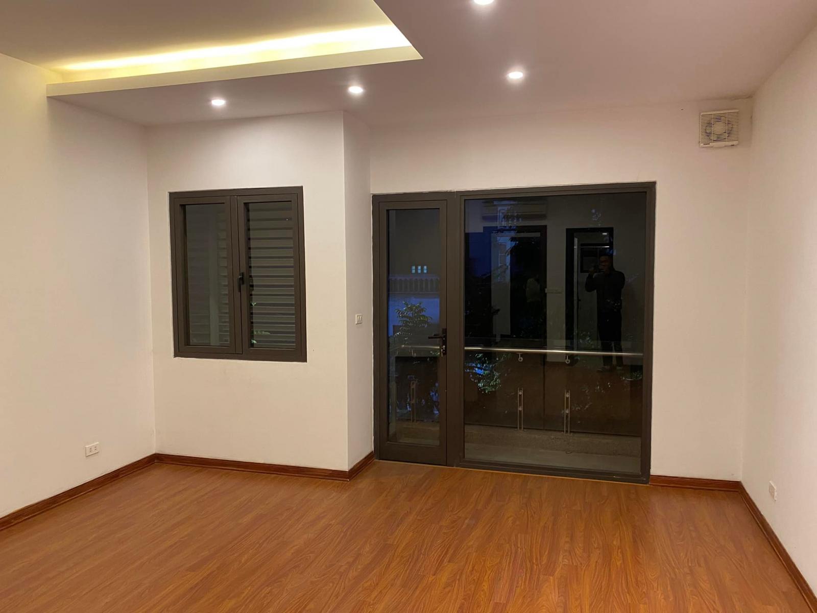 Thang máy 1 hầm siêu  đẳng cấp Trung Hoà hiệu suất covid 55000USD tháng 12159563