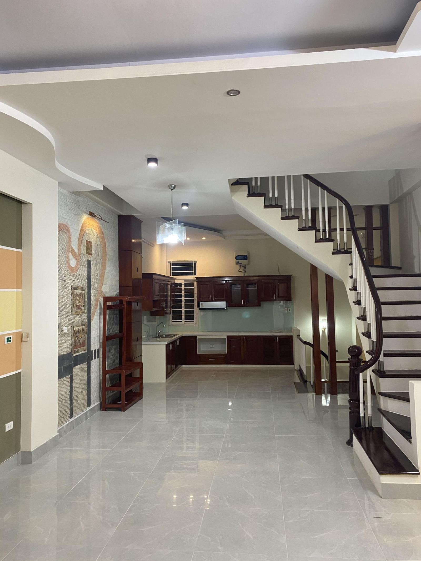 Ngõ Kinh Doanh đỉnh,Oto tránh. Nguyễn Ngọc Vũ.65m.5 tầng.Mt 5.5 giá 13 tỷ 12181885