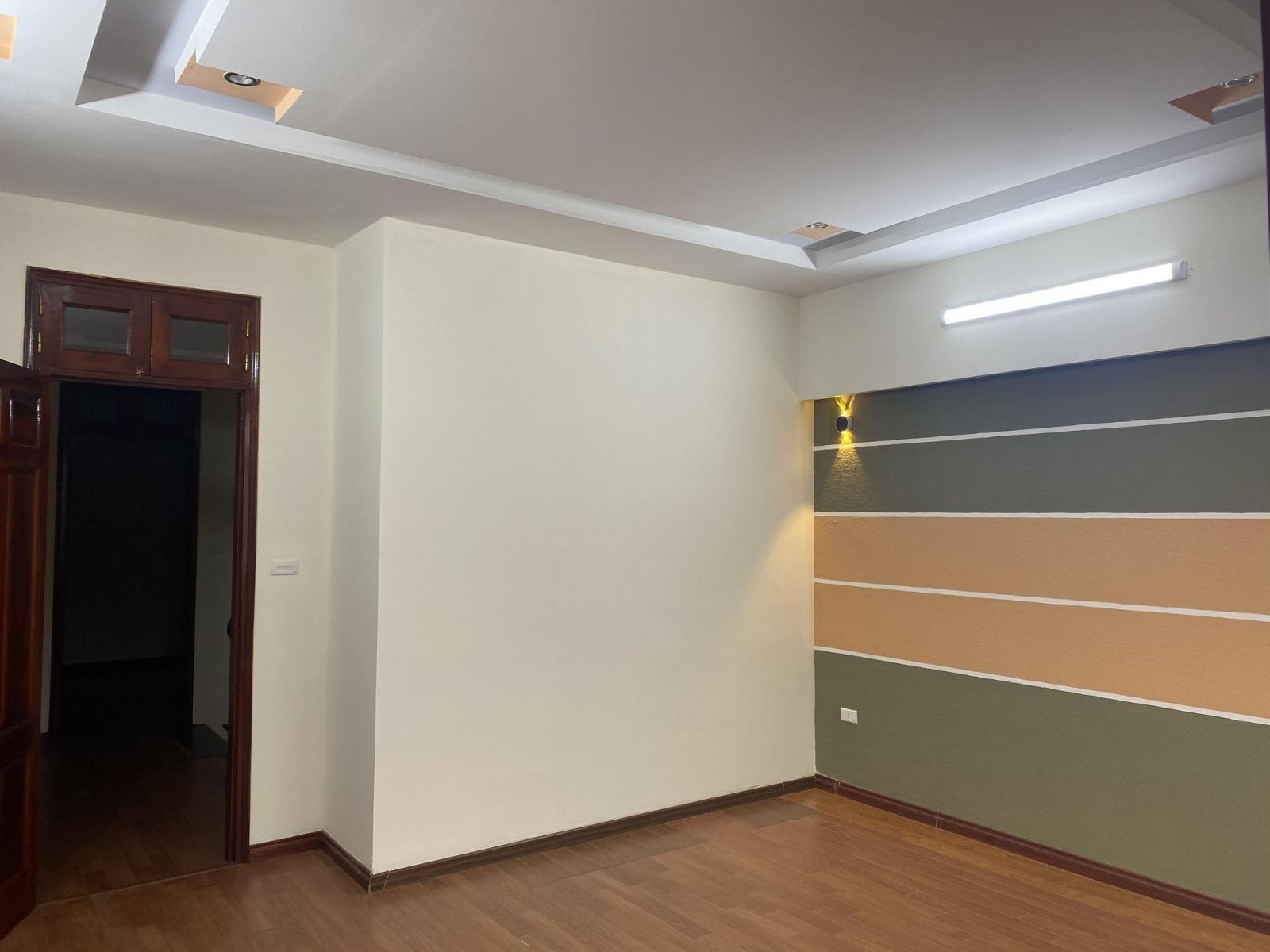 Ngõ Kinh Doanh đỉnh,Oto tránh. Nguyễn Ngọc Vũ.65m.5 tầng.Mt 5.5 giá 13 tỷ 12181885