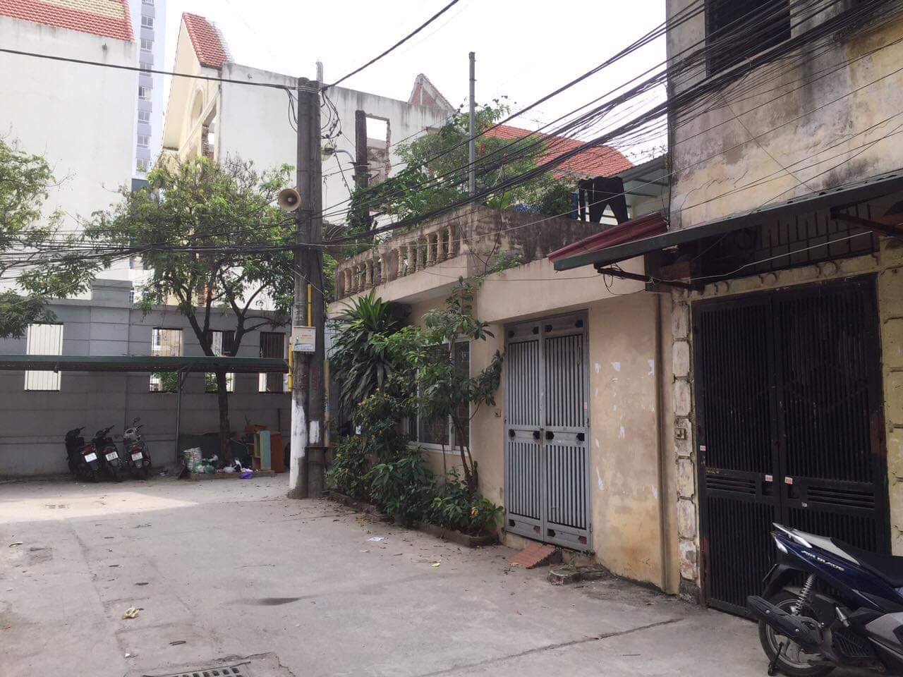 Bán căn hộ tập thể công an 104 Nguyễn Huy Tưởng, Thanh Xuân căn hộ ở tầng 1 dt hơn 100m nhà sửa đẹp
 12207674