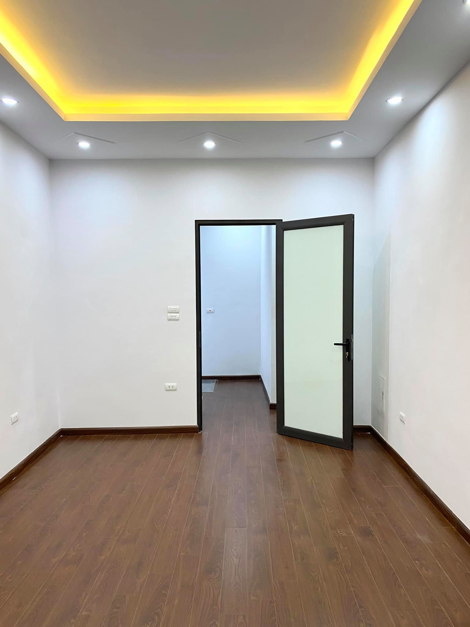 Chính chủ bán nhà Long Biên ,ngõ rộng,thông,oto đỗ cửa,50m2,Lh 0366787719. 12282958