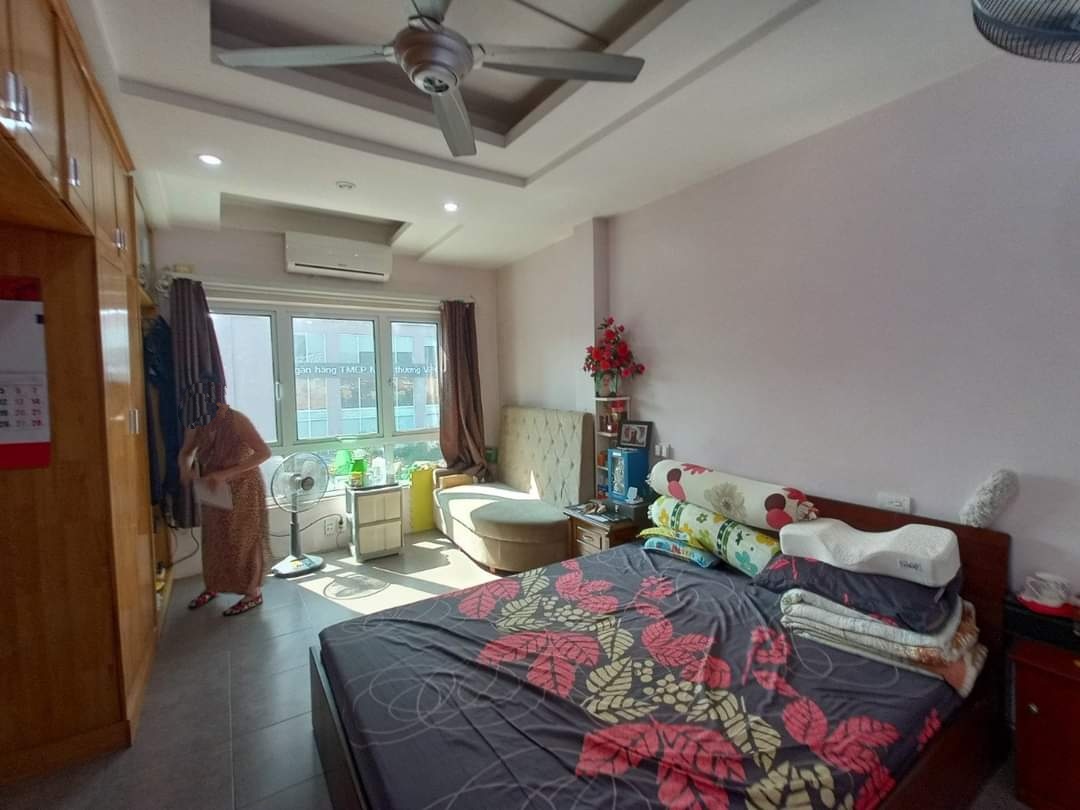 Bán nhà mặt phố Cát Linh, quận Đống Đa, Kinh doanh sầm uất 12316637