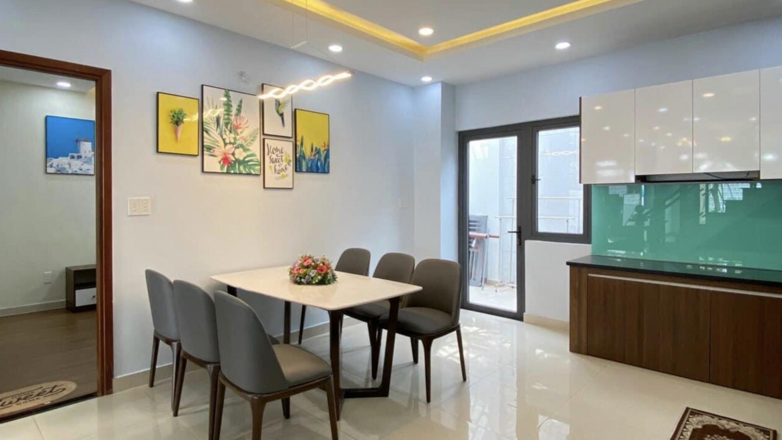 Bán Biệt Thự Phố- 3 Tầng 150m2 (7,5x20m)- Sát Chợ An Nhơn   P6 QGV- Giá: 18,5 Tỷ
  12426831