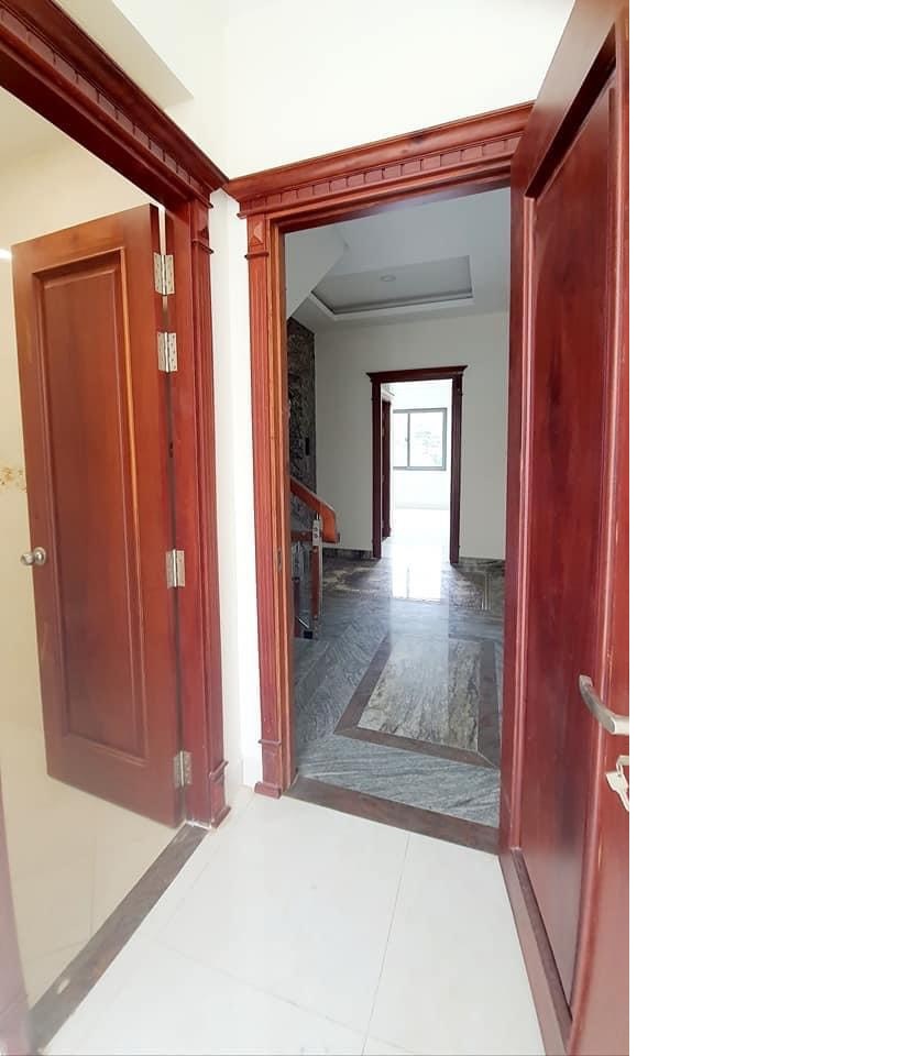 Nhà HOT mặt tiền Tân Sơn, 99m2, 7 lầu có hầm, view sân bay, KD tuyệt vời, 16 tỷ. 12462100