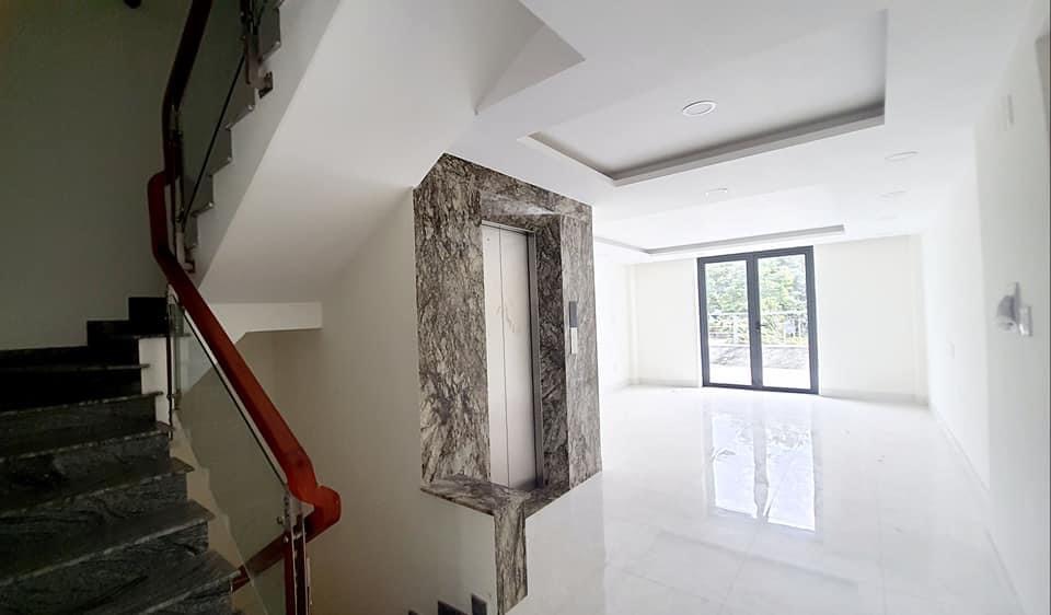 Nhà HOT mặt tiền Tân Sơn, 99m2, 7 lầu có hầm, view sân bay, KD tuyệt vời, 16 tỷ. 12462100