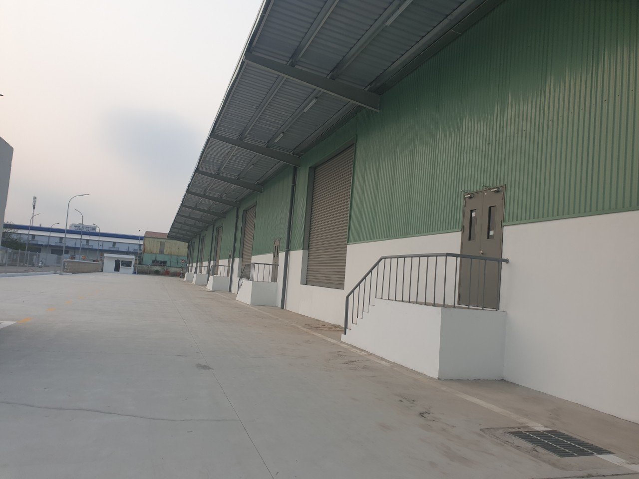 Cho thuê kho chứa hàng diện tích 2500M2 tại KCN Hà Nội - Đài Tư quận Long Biên/0866683628 12471341