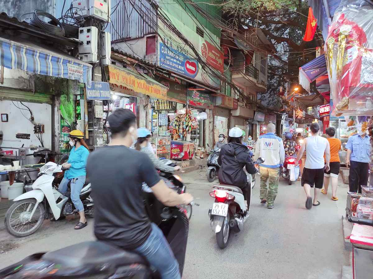 Bán nhà mặt phố Khương Trung, Cổng chợ, Kinh doanh sầm uất 12496542