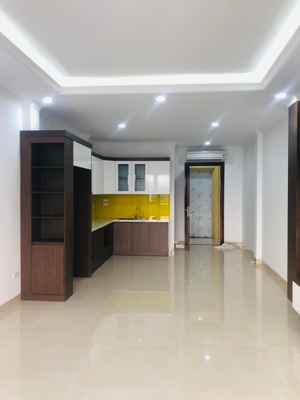 Nhà phân lô ngõ oto đi Dương Quảng Hàm Cầu Giấy 40m2 MT4m 6tầng thang máy giá 6tỷ. 12505420