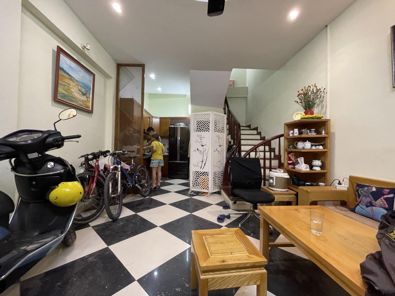 Bán nhà đẹp 45m2 5tầng mt 4.5m 5.55Tỷ Võng Thị Tây Hồ 12557370