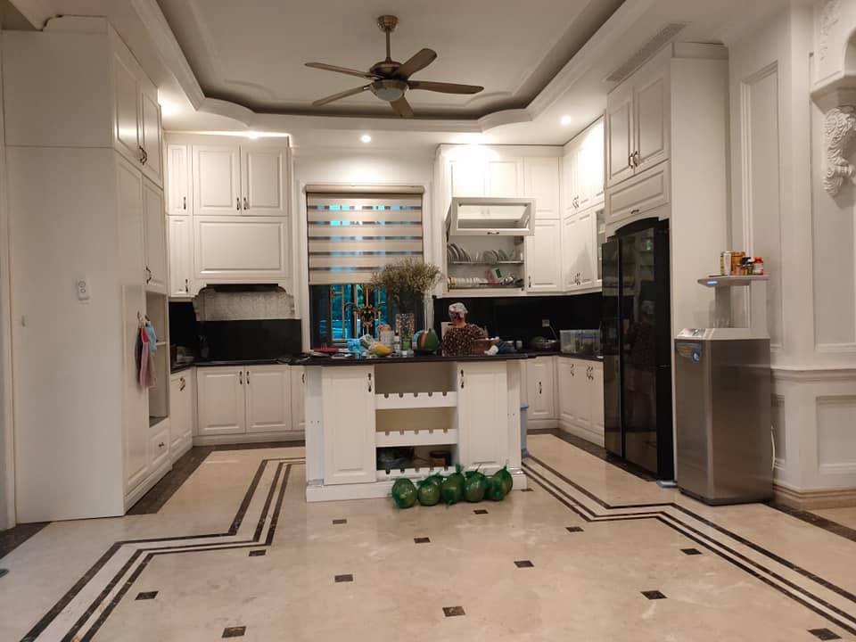 Bán Nhà Trần Quốc Hoàn 100m2*MT 6.8m, giá chỉ 20 tỷ, P.lô Ô tô vào nhà, Kinh doanh, Văn Phòng đỉnh! 12620796