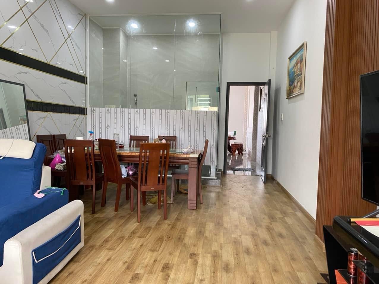 Bán nhà MT Cách Mạng Tháng Tám, DT: 4.5/6.2x20m, 3 T, 4PN, 27.3 tỷ (TL) 12638582